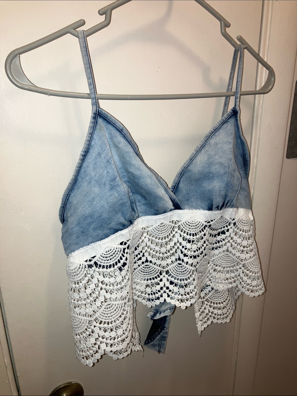 Mebon Machine Jeans Light Denim Blue Cropped Cami with White Lace Hem L